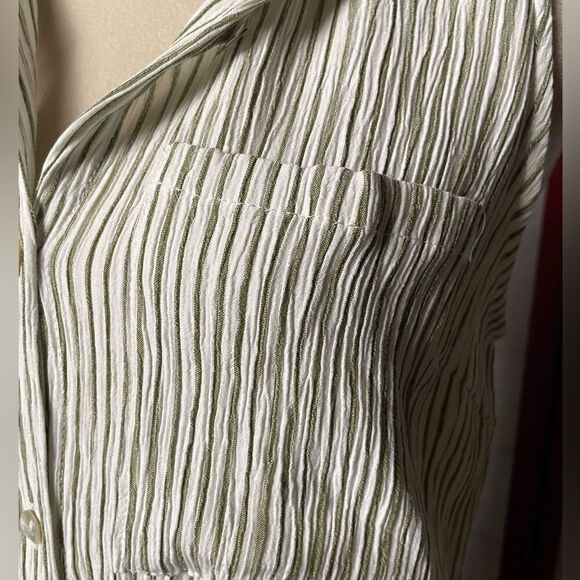 Blue B Collection Ivory & Green Button Down Sleeveless Collared Blouse (Size: M) - Picture 9 of 11